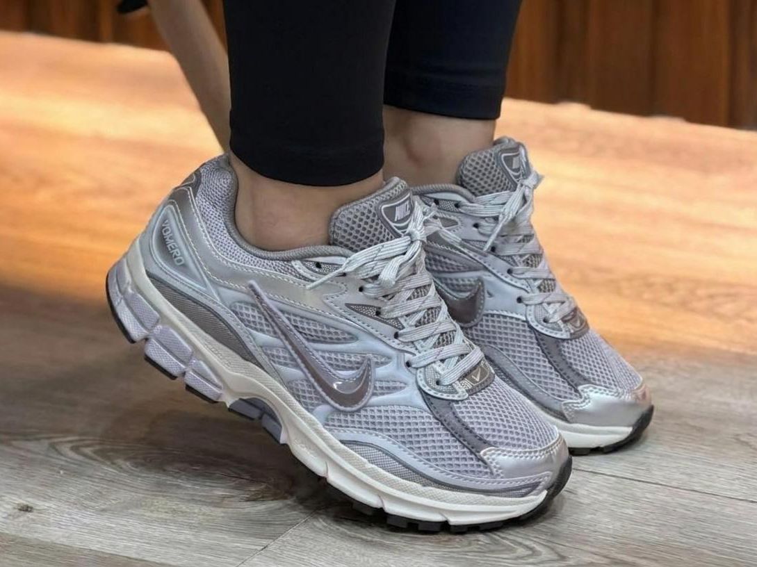 NIKE VOMERO GRIS