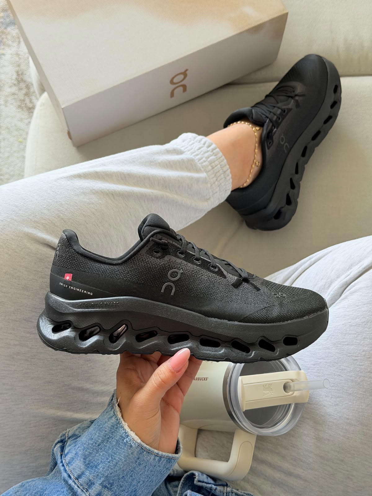ON CLOUD NEGRO