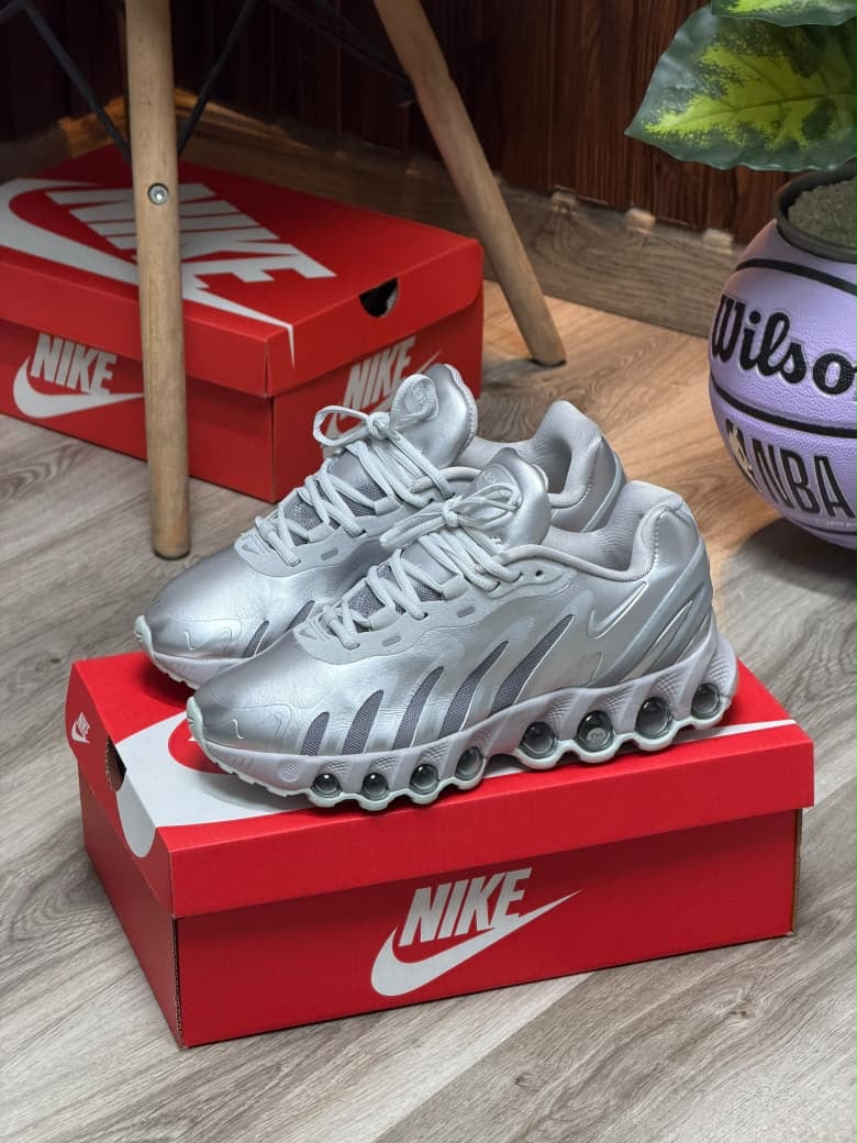 NIKE AIR MAX DN8 PLATEADO