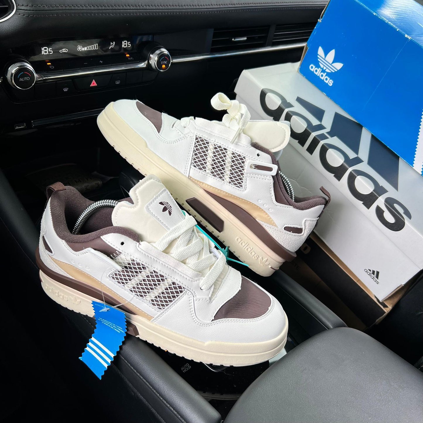 ADIDAS FORUM CAFE