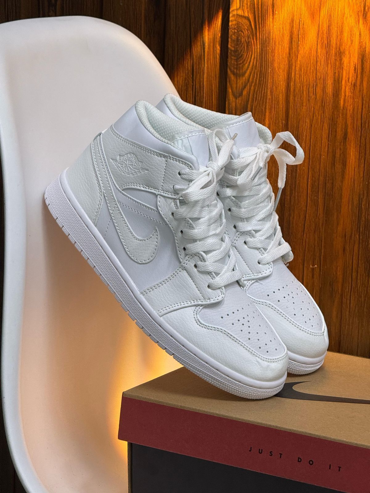 JORDAN RETRO BOTA BLANCA