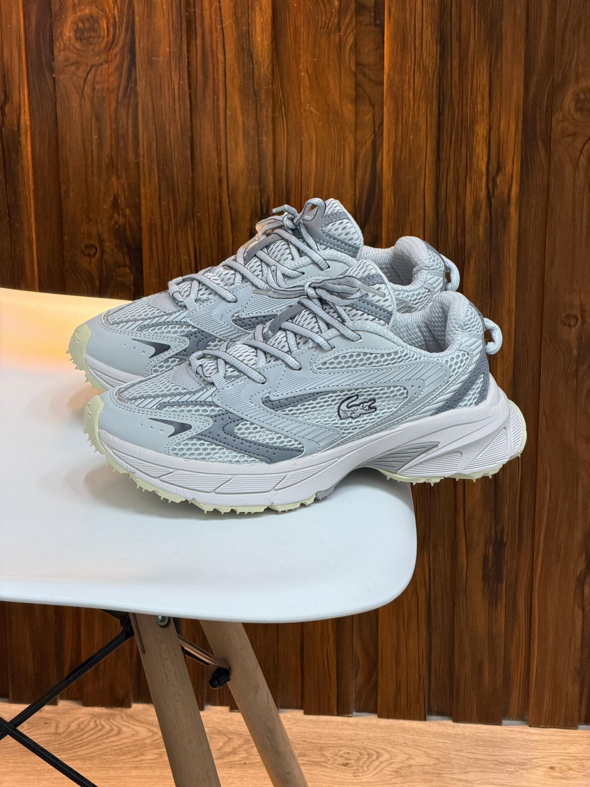 LACOSTE GRIS