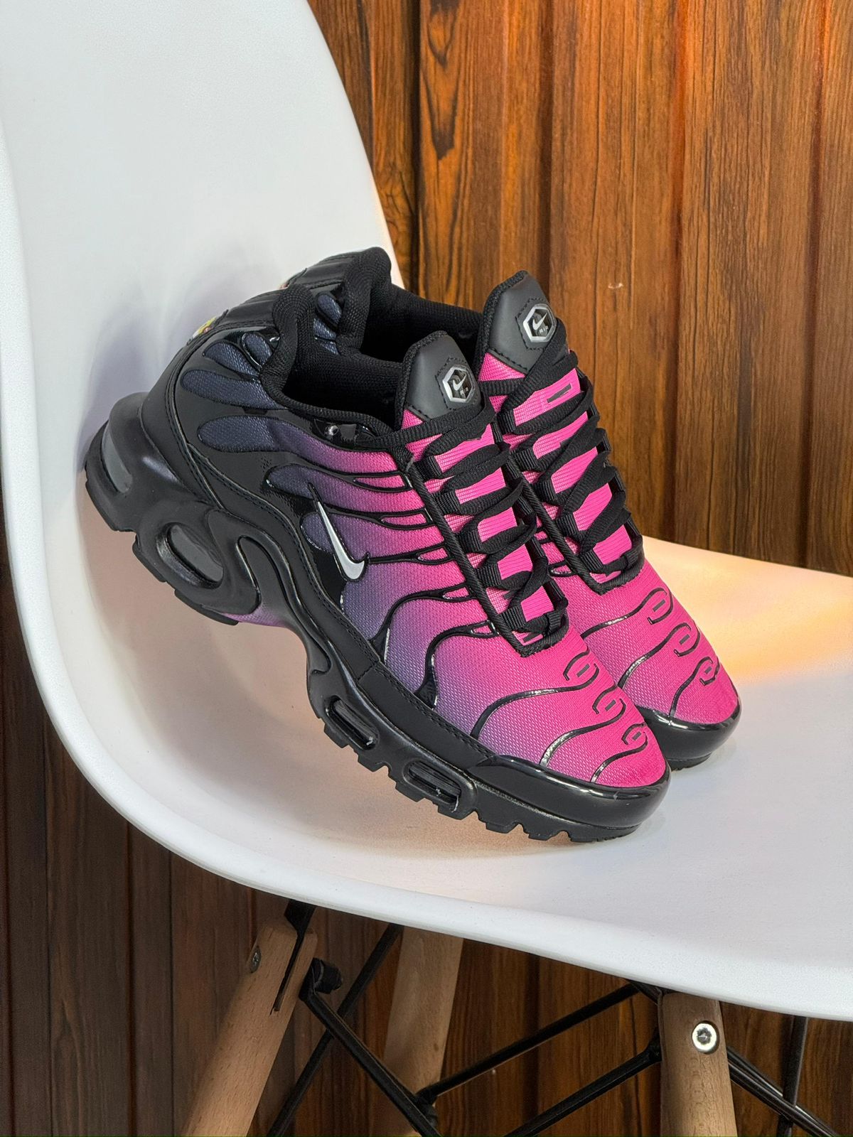 NIKE TN ROSADA