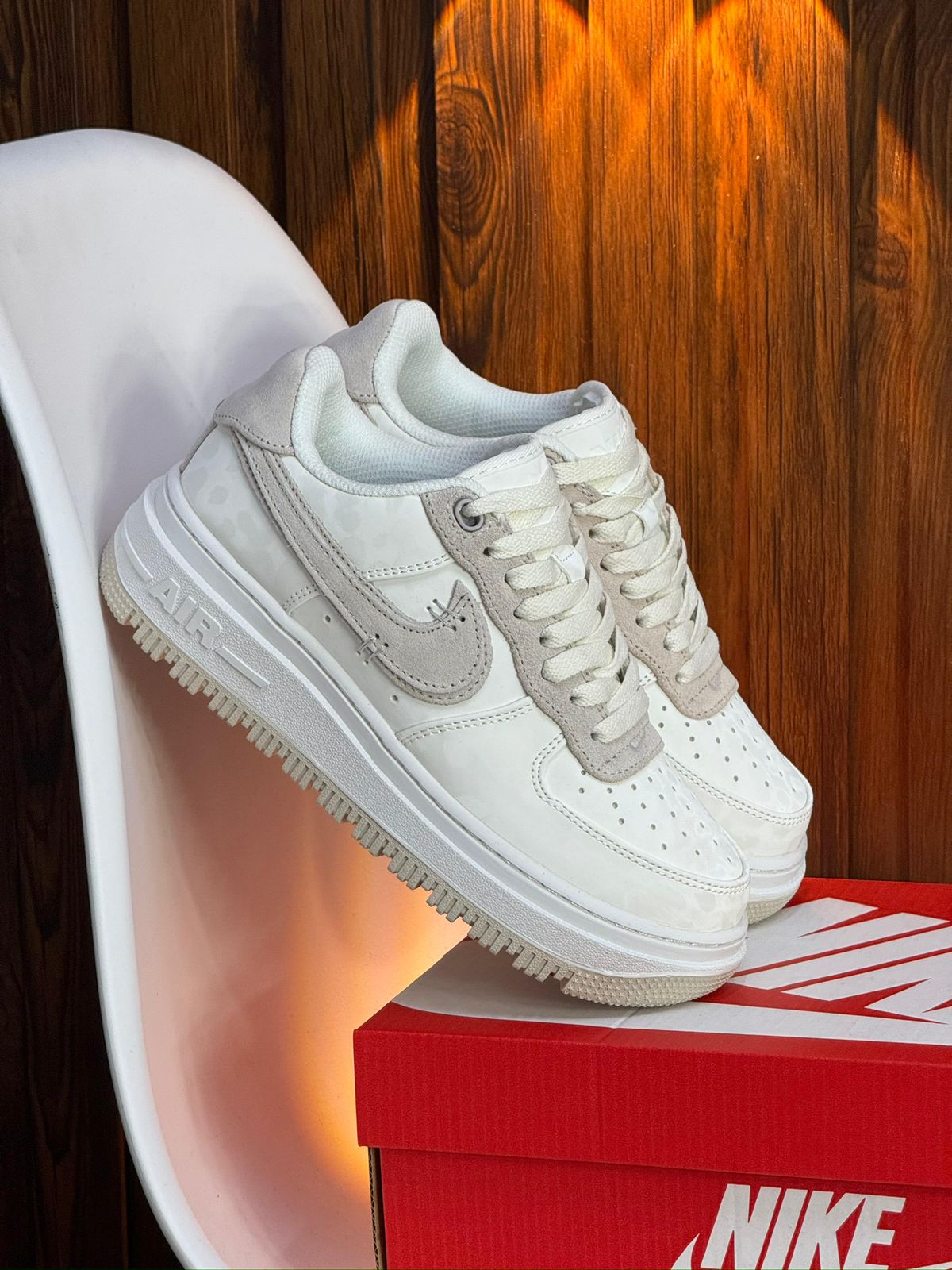 NIKE AIRFORCE BEIGE