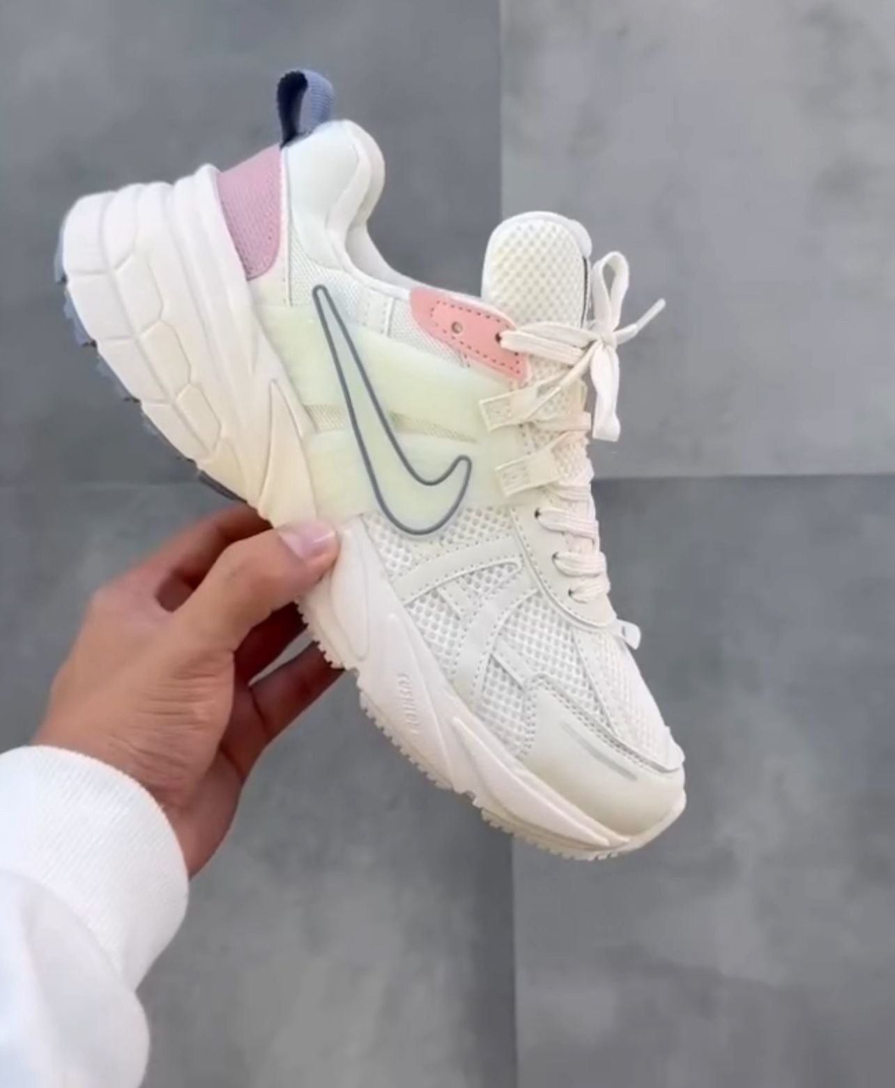 NIKE V2K BLANCA