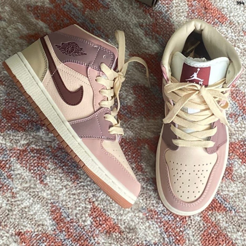 NIKE RETRO BOTA ROSADA
