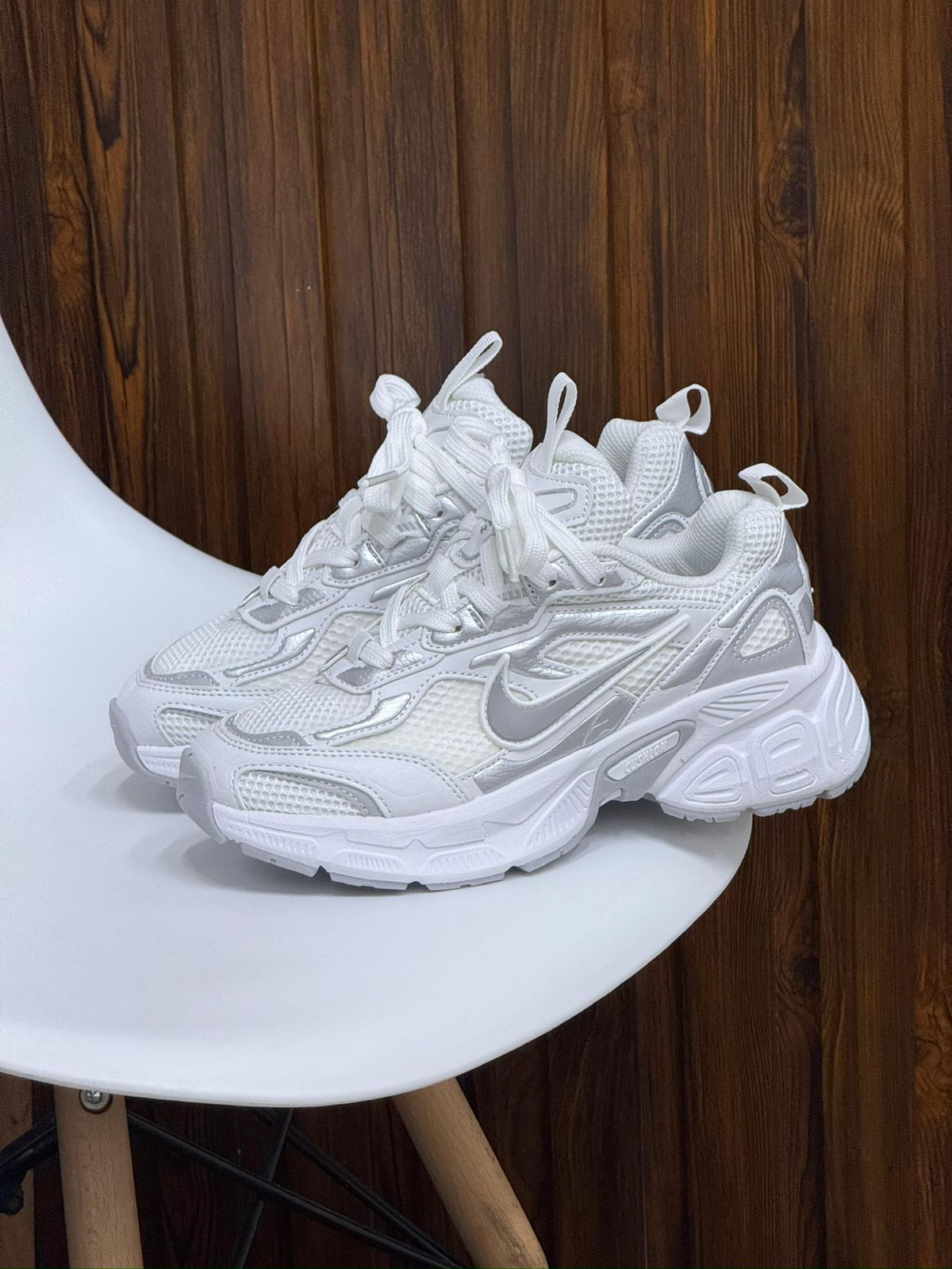 FAVORITOS NIKE V5K GRIS