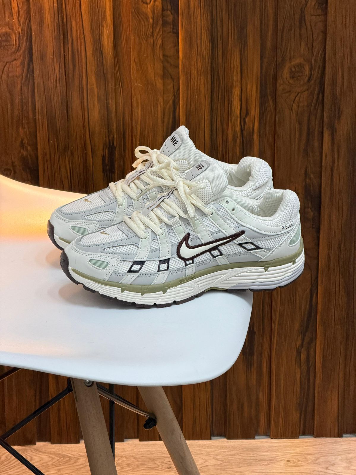 NIKE P6000 BEIGE