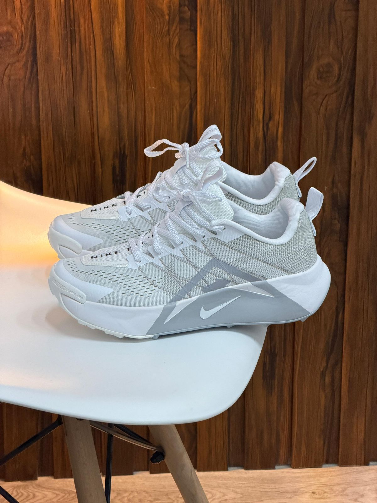 NIKE TRAIL GRIS