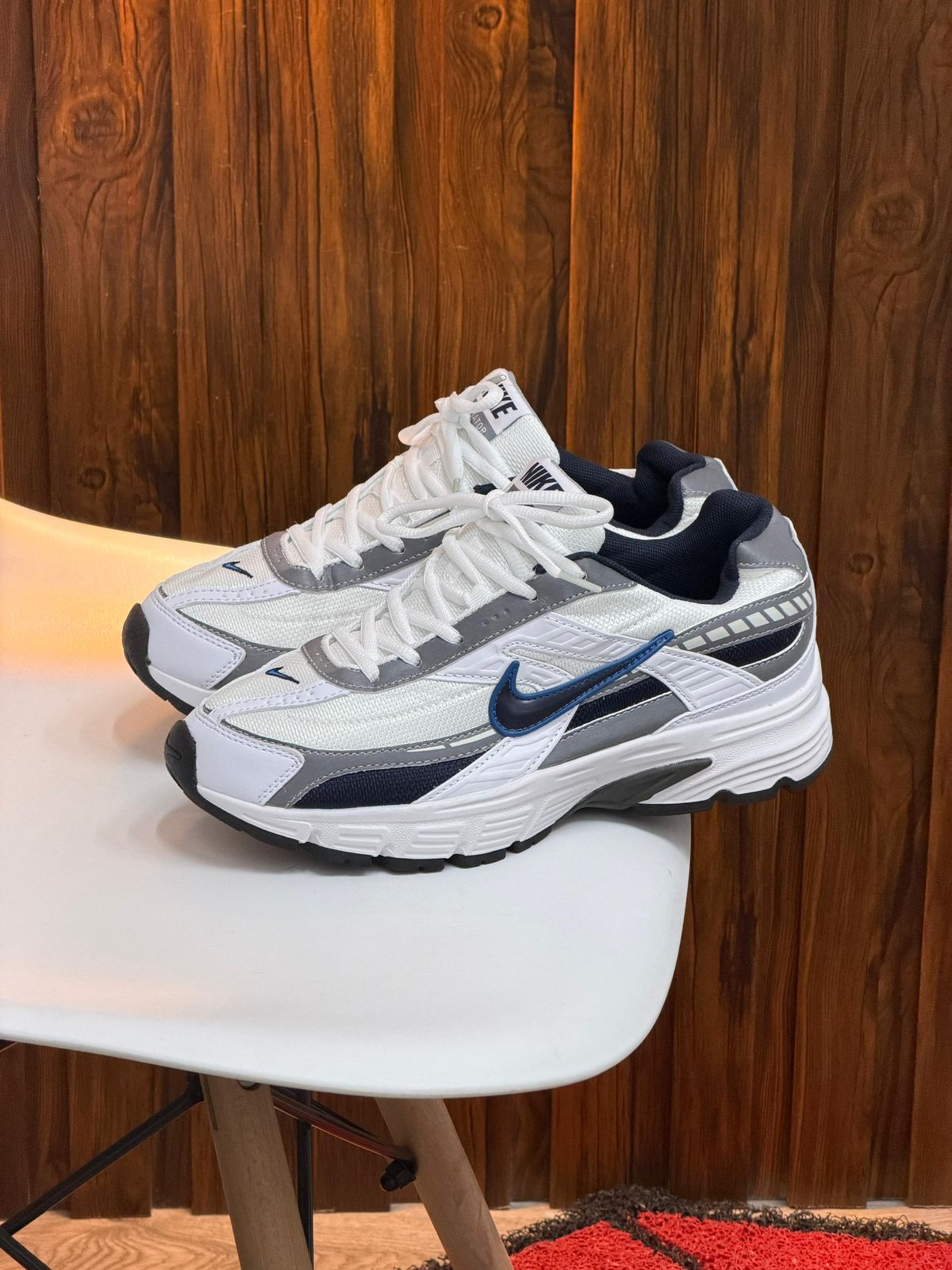 NIKE INITIATOR