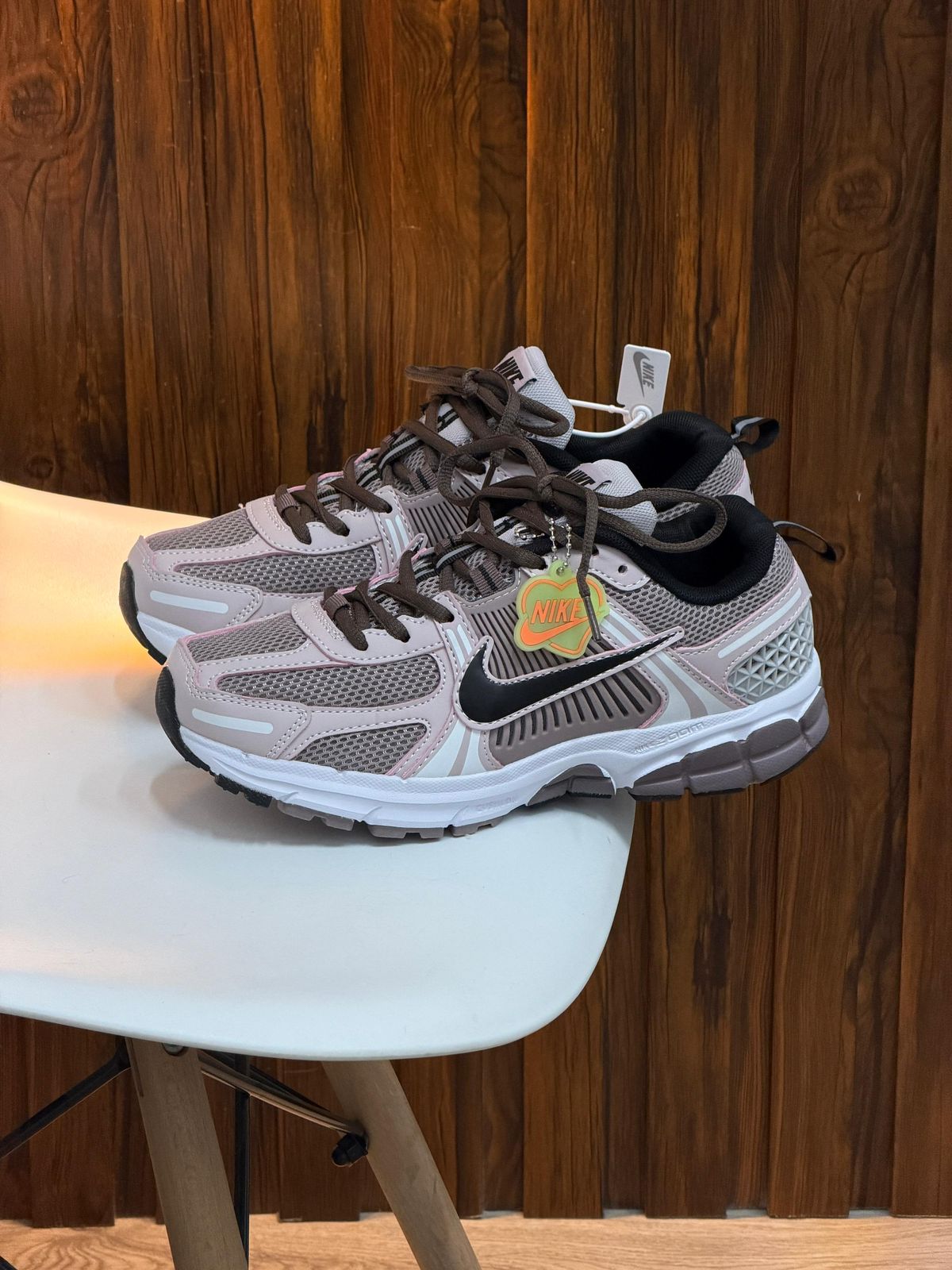 NIKE VOMERO CAFE