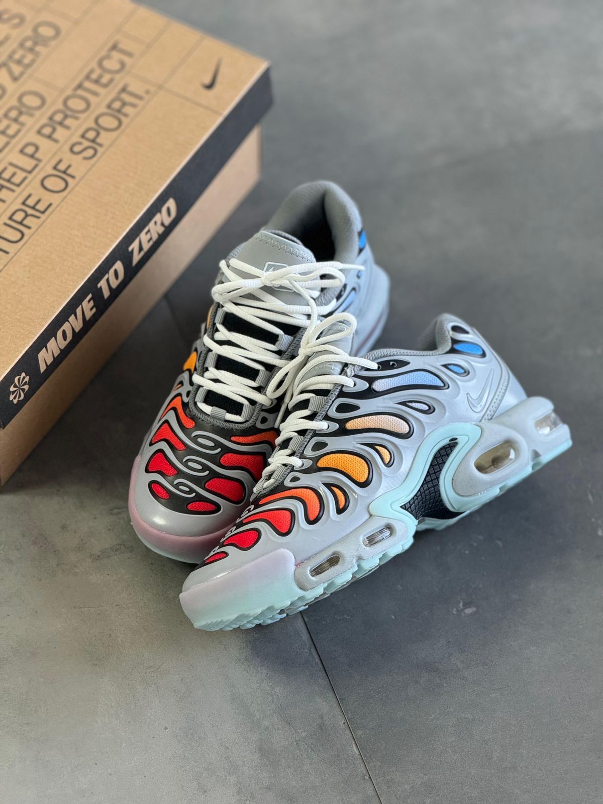 NIKE TN GRIS