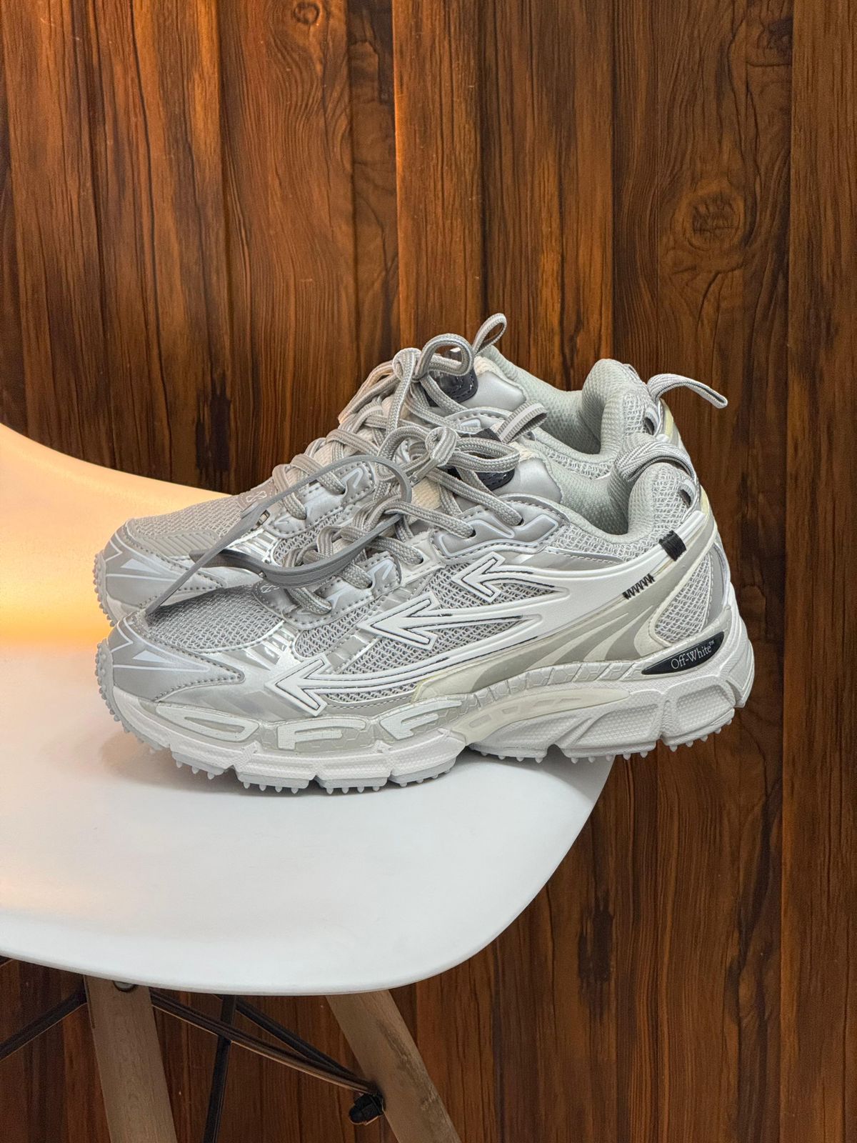 OFF WHITE