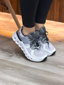 ON CLOUD GRIS FAVORITOS