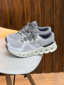 ON CLOUD GRIS FAVORITOS