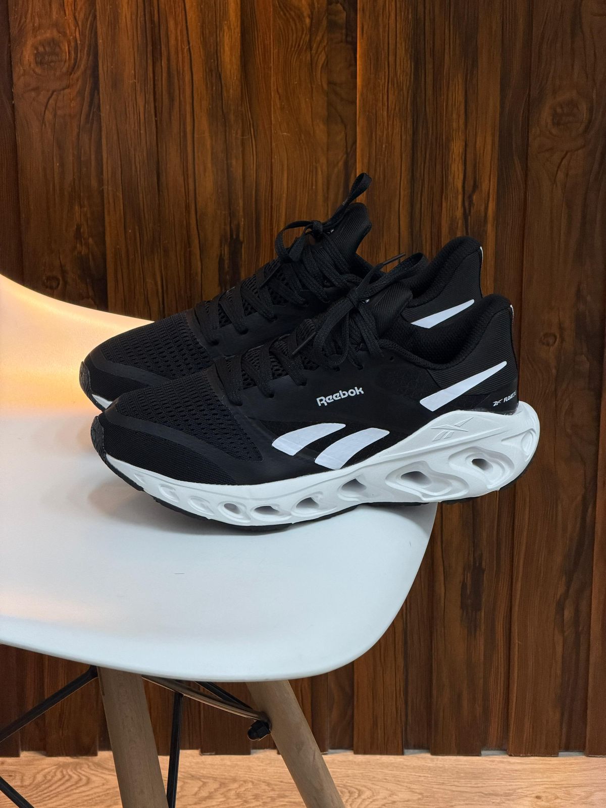 REEBOK NEGRA