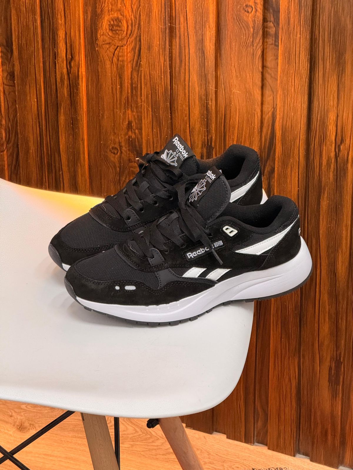 REEBOK NEGRA