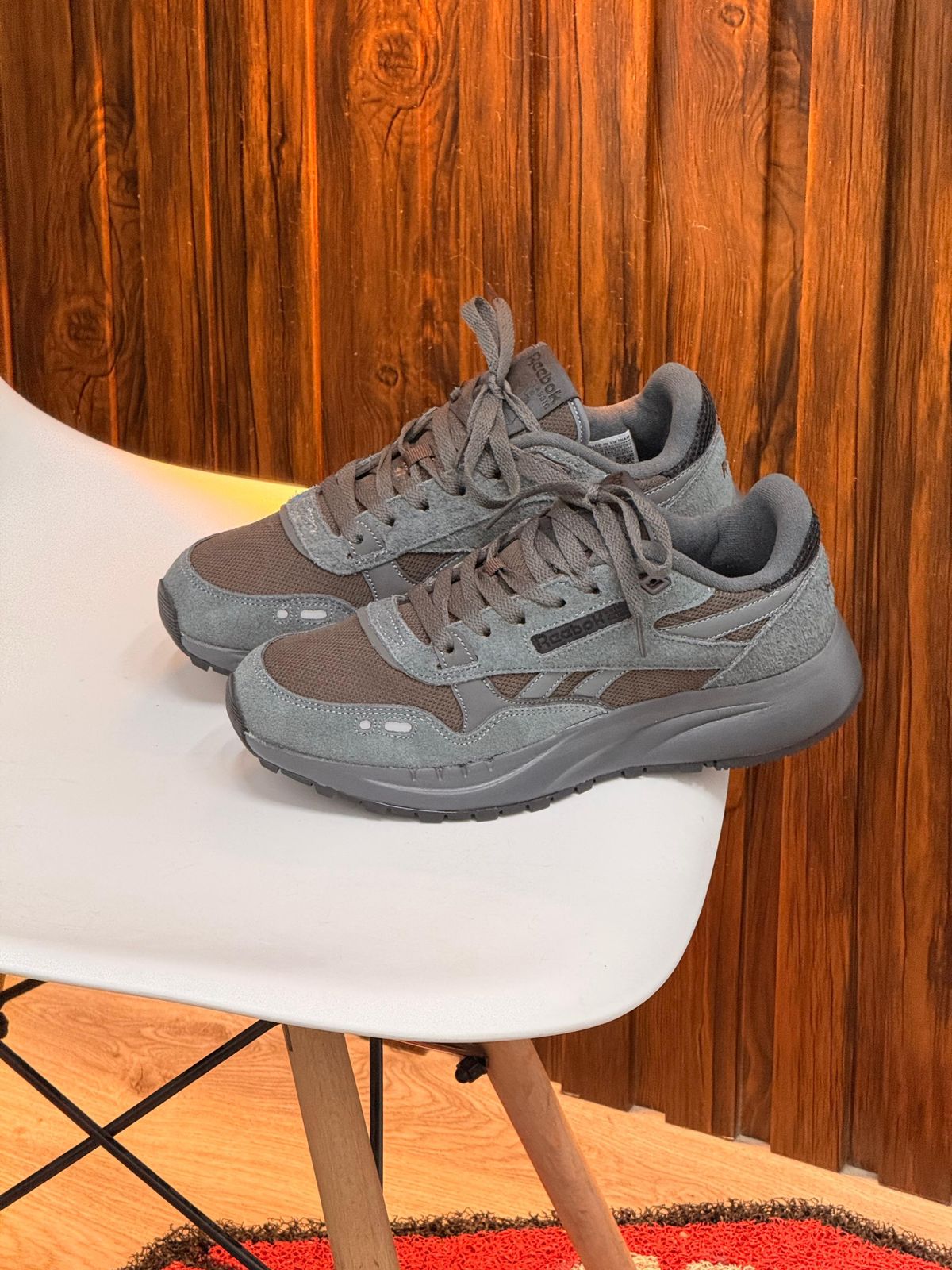 REEBOK GRIS