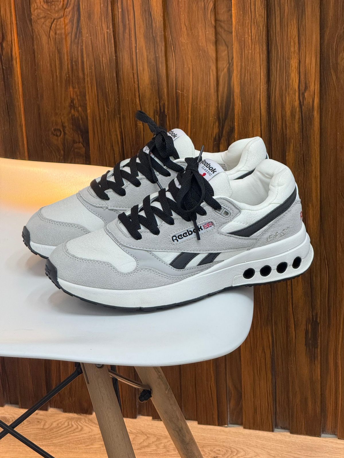 REEBOK GRIS