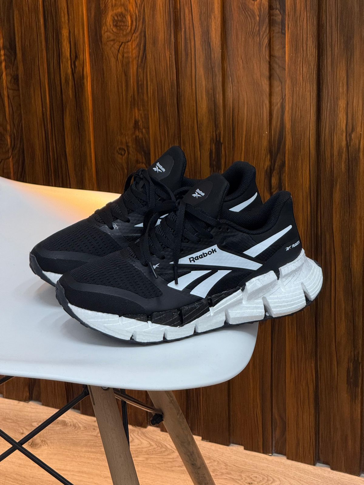 REEBOK NEGRA