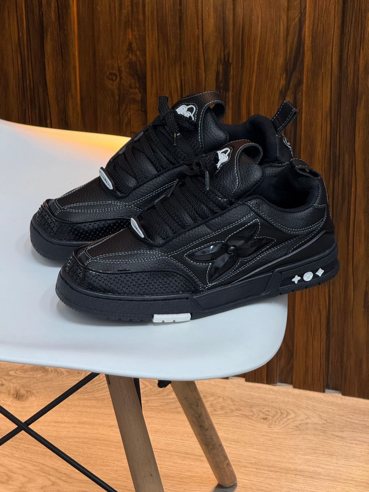 LOUIS VUITTON SKATE NEGRA