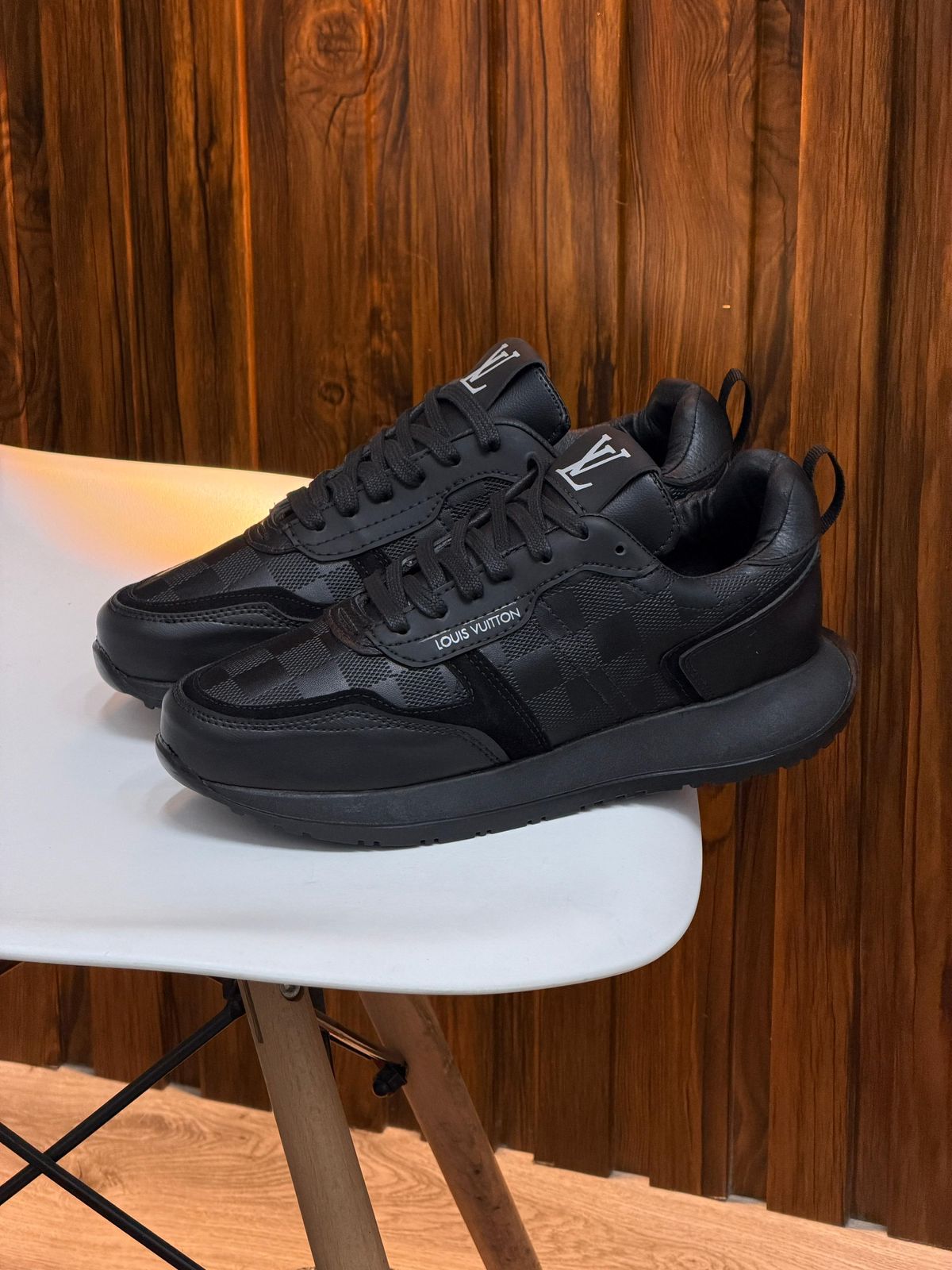 LOUIS VUITTON NEGRA