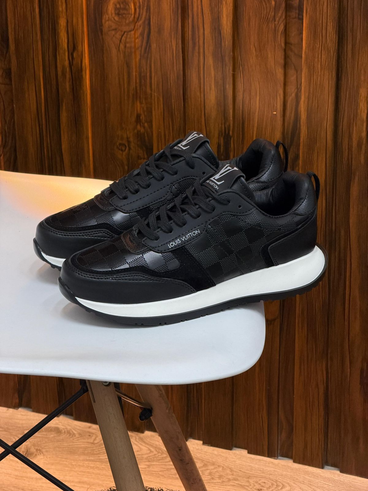 LOUIS VUITTON NEGRA