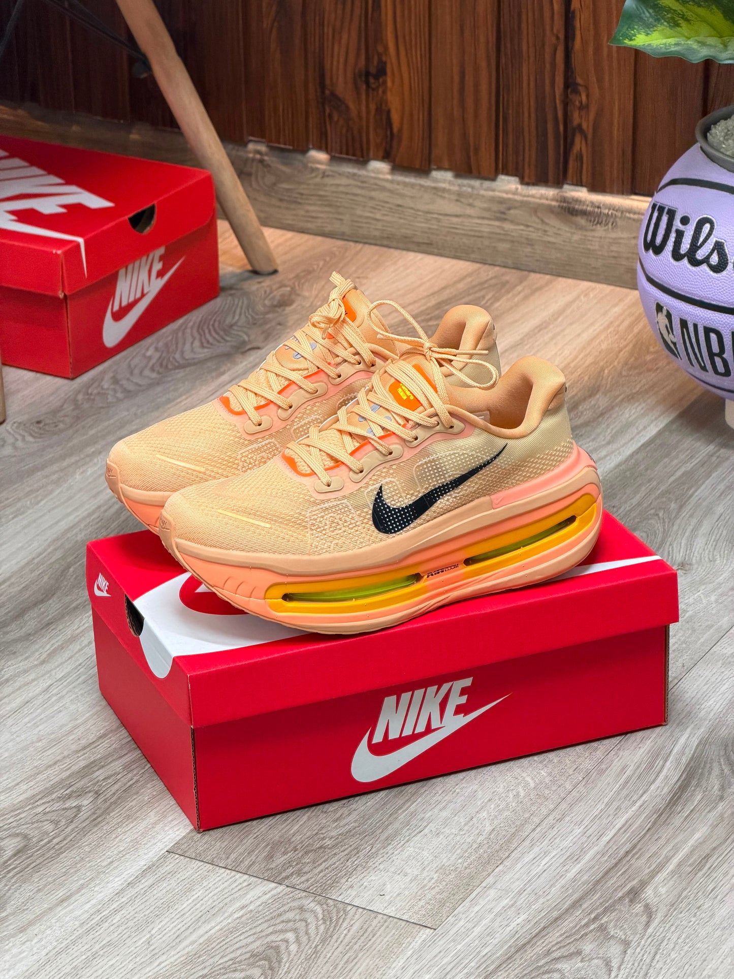 NIKE VOMERO PREMIUM NARANJA
