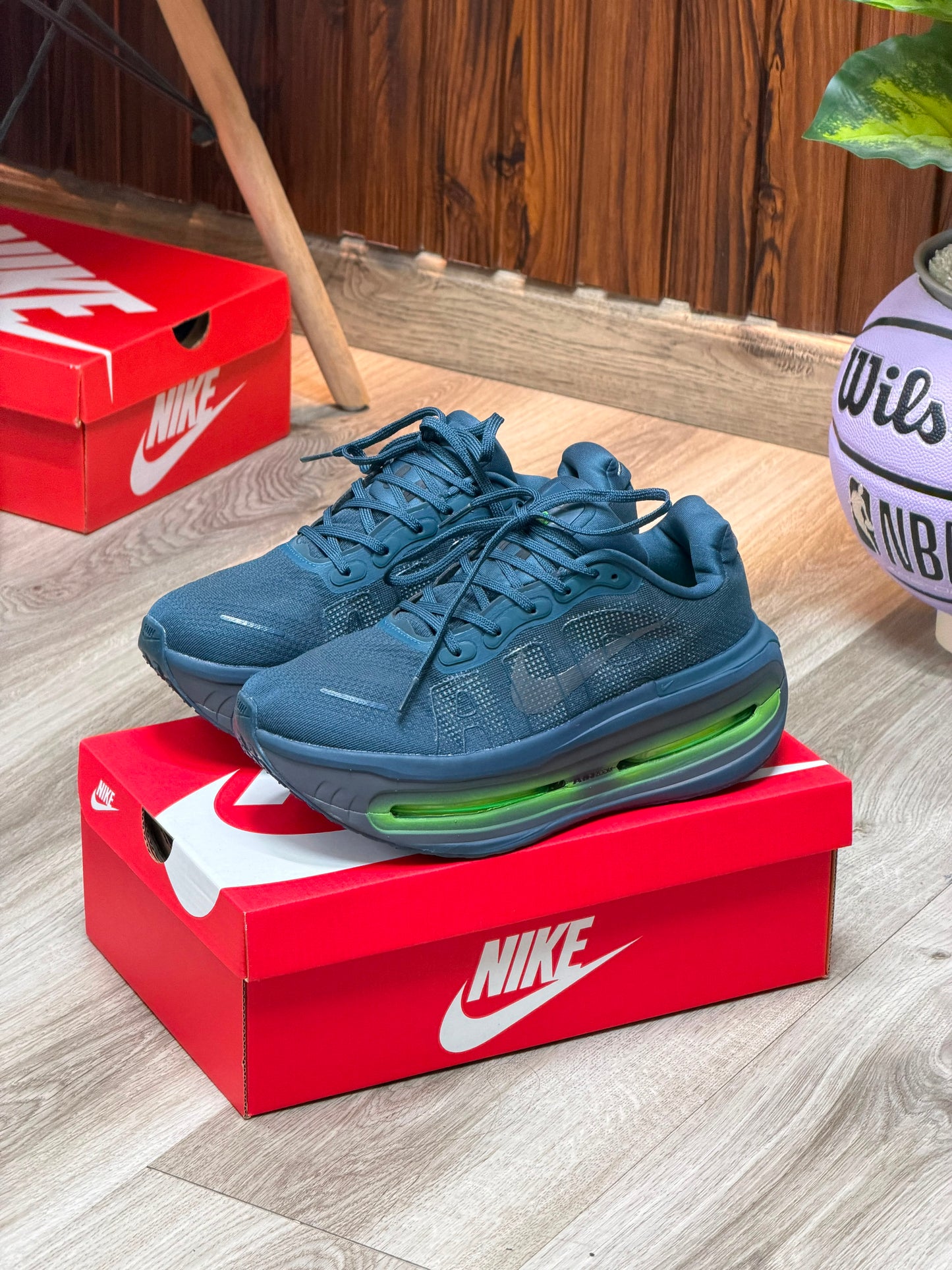 NIKE VOMERO PREMIUM GRIS
