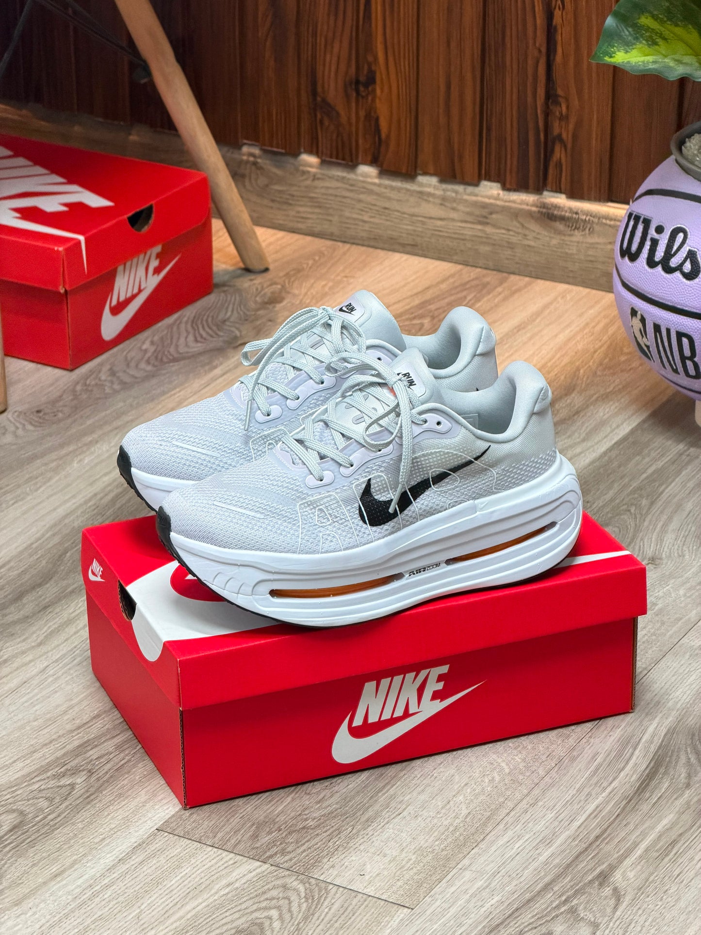 NIKE VOMERO PREMIUM BLANCO