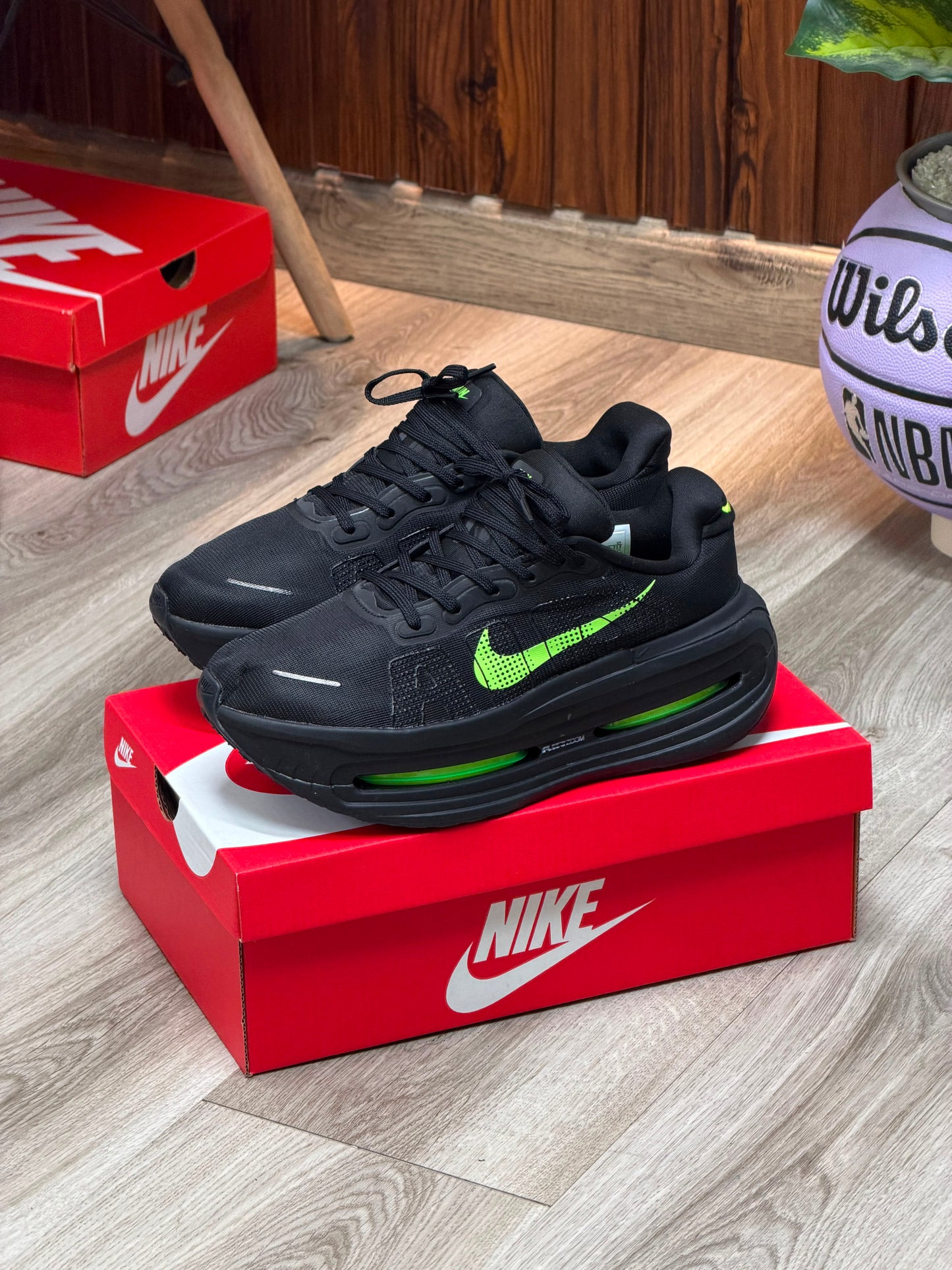 NIKE VOMERO PREMIUM NEGRO