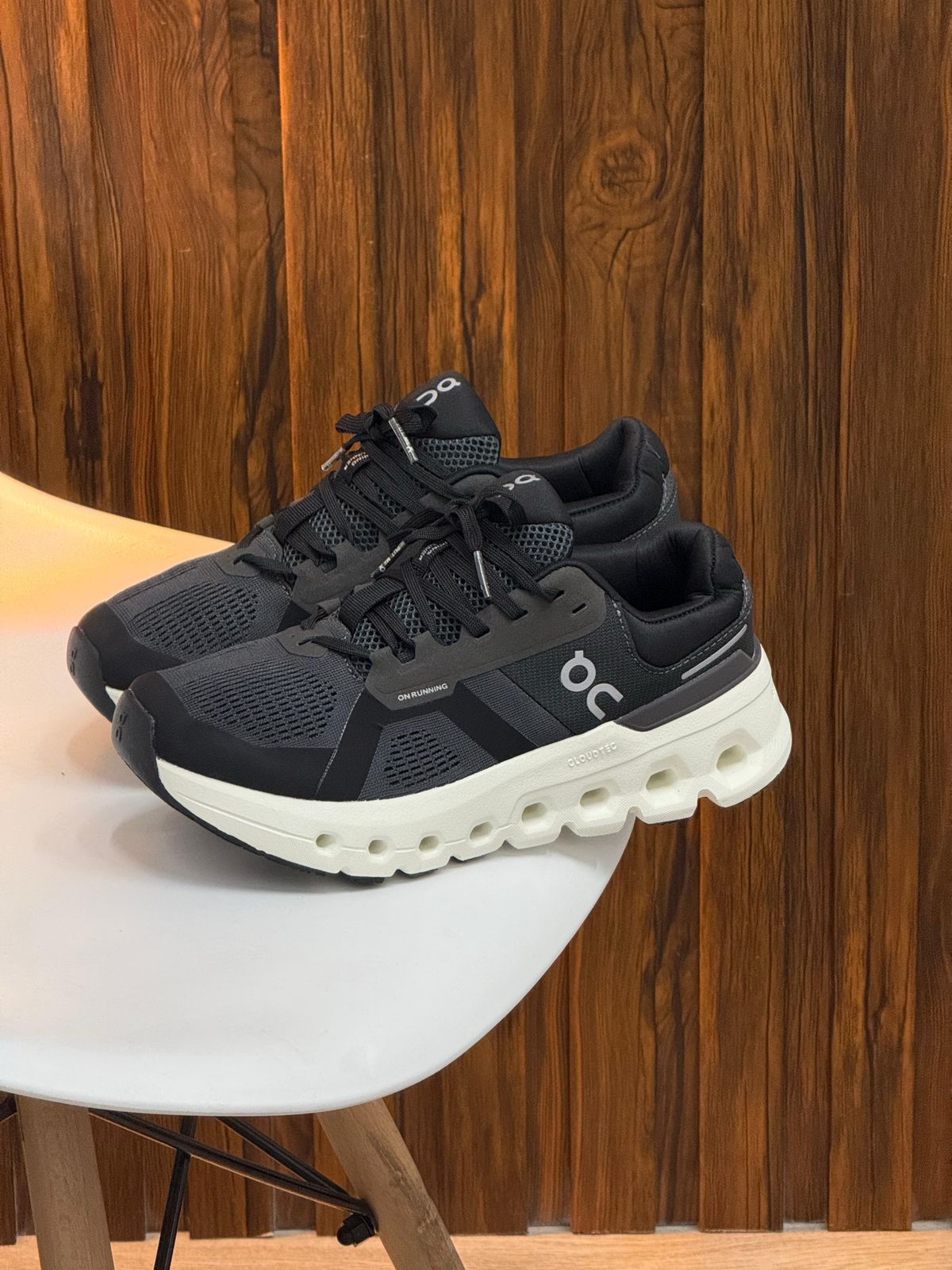 ON CLOUD NEGRO