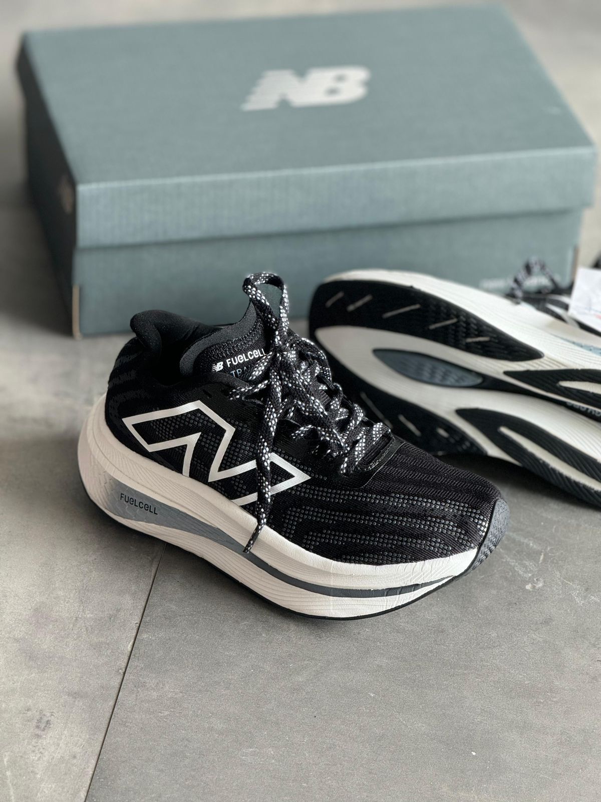 NEW BALANCE FUELCELL NEGRA