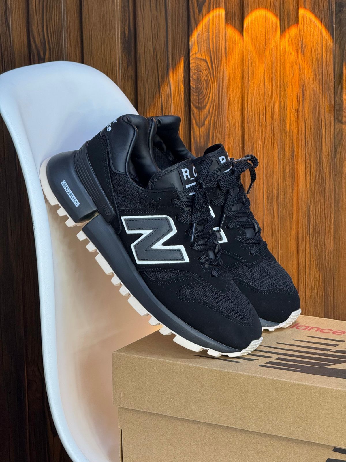 NEW BALANCE 1300 NEGRA