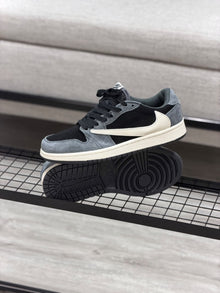 JORDAN RETRO TRAVIS FAVORITOS