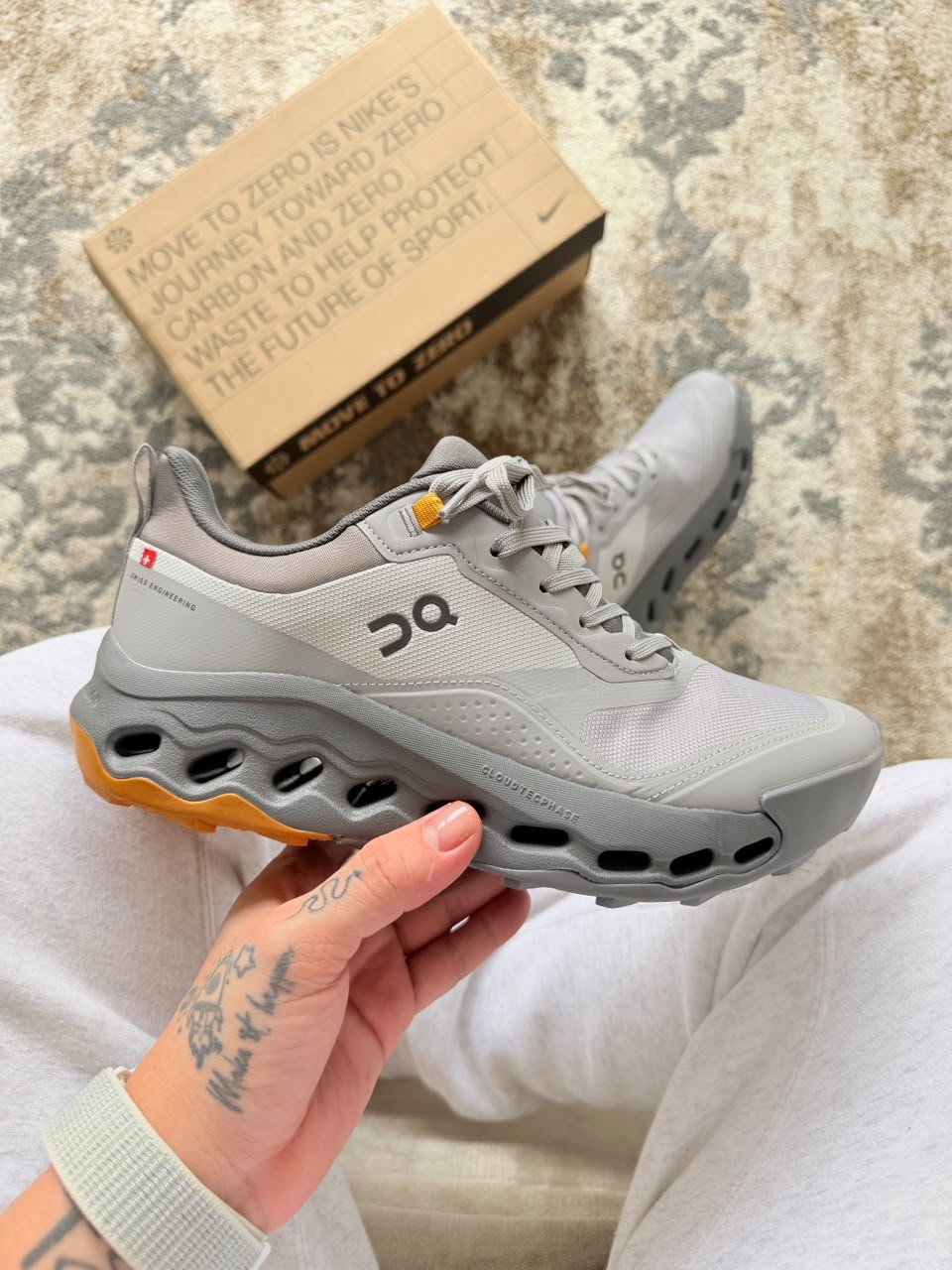 ON CLOUD GRIS