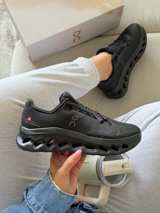 ON CLOUD NEGRO