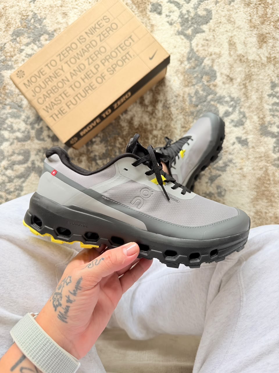 ON CLOUD GRIS