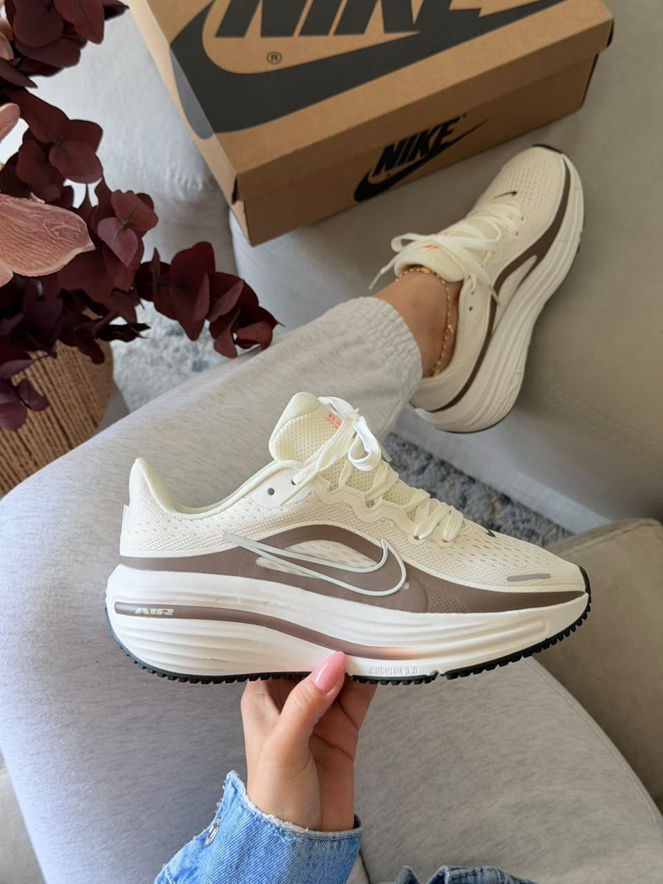 NIKE ZOOM BEIGE