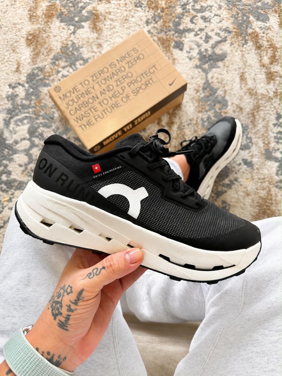 ON CLOUD NEGRO