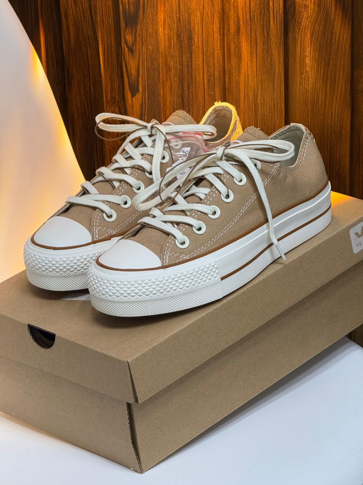 CONVERSE CAFE