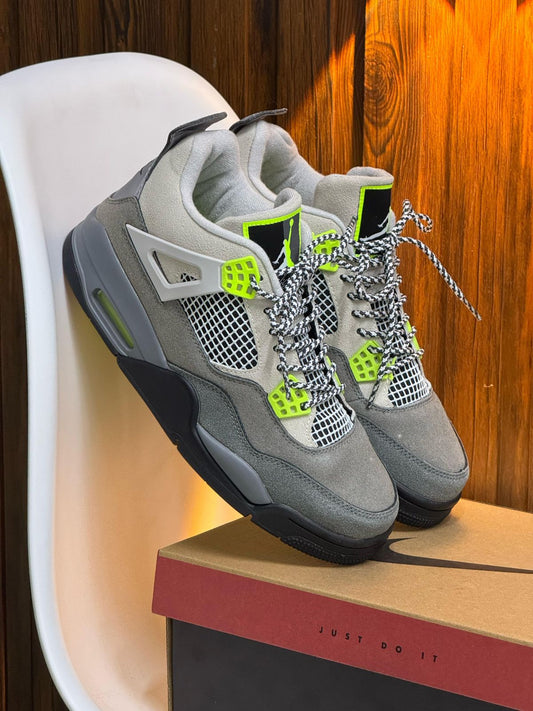 JORDAN RETRO 4 GRIS