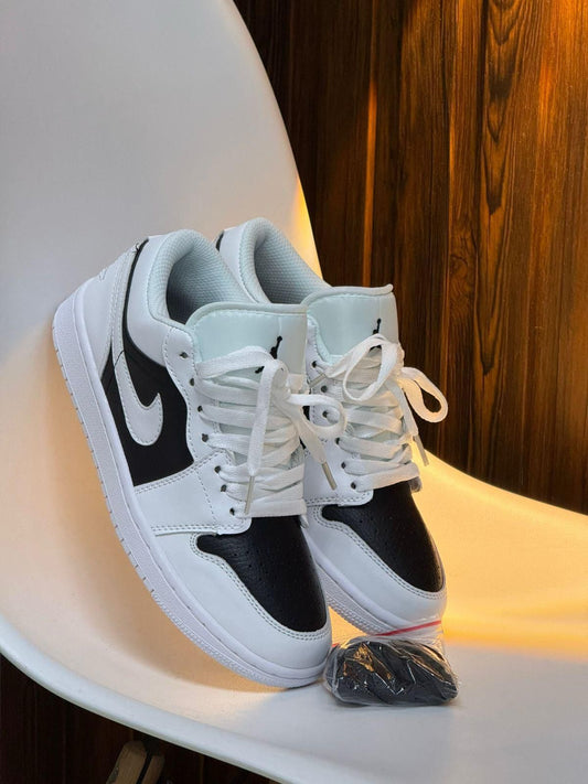 JORDAN RETRO LOW BLANCA