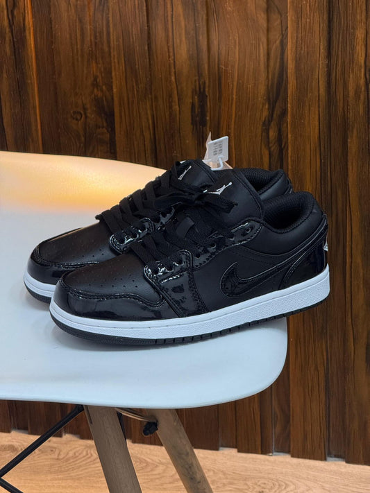 JORDAN RETRO LOW NEGRA