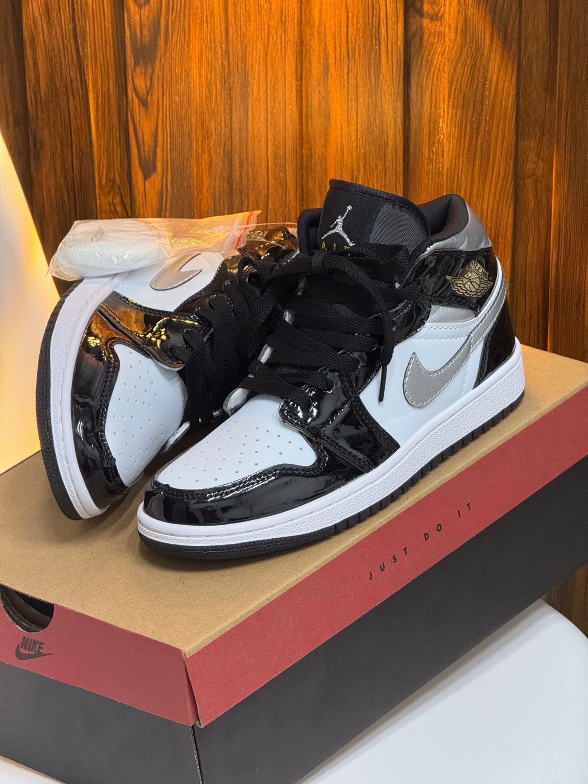 JORDAN RETRO BOTA NEGRA