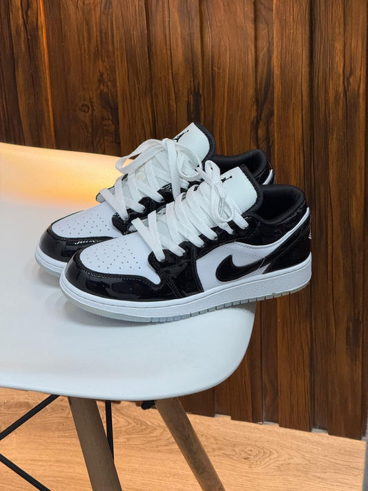 JORDAN RETRO LOW NEGRA