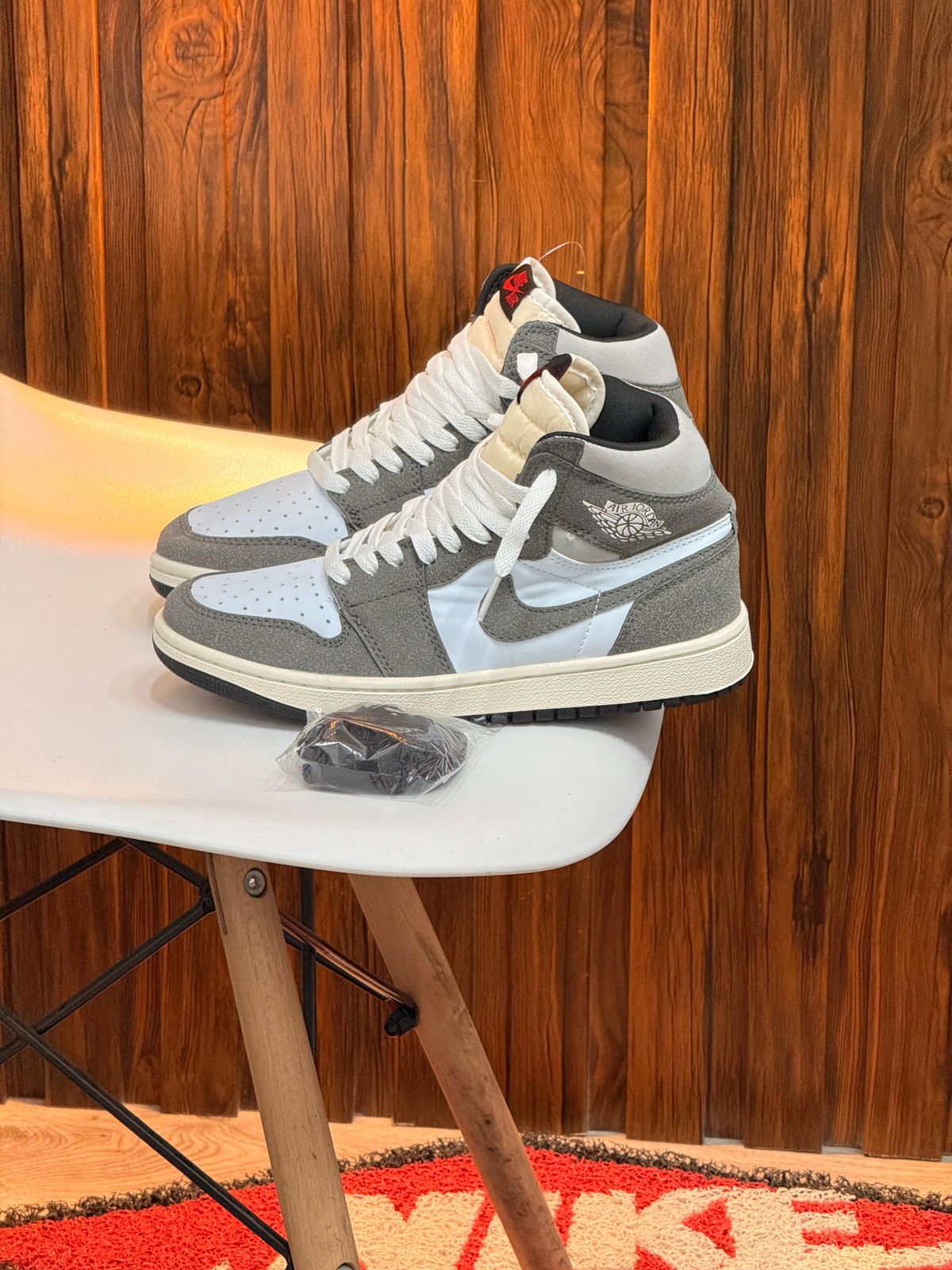 JORDAN RETRO BOTA GRIS