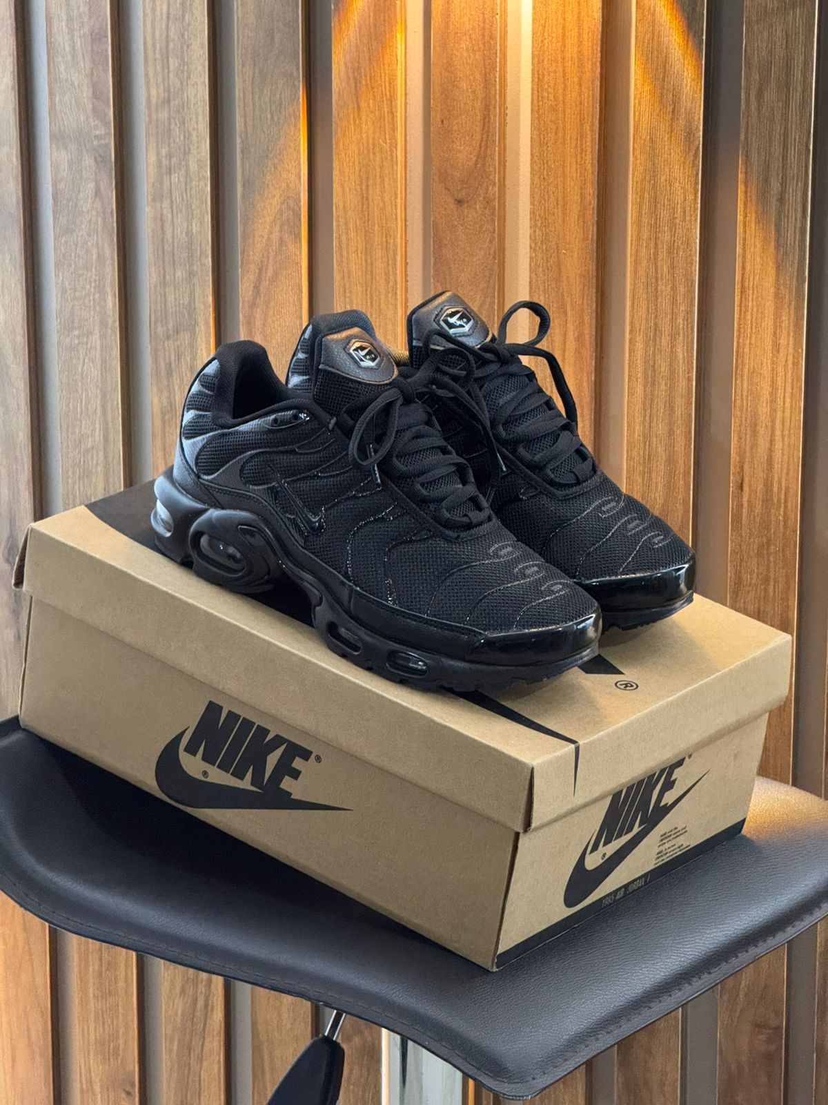 NIKE TN NEGRA