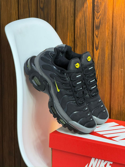 NIKE TN NEGRA