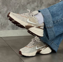 NIKE V2K CAFE FAVORITOS